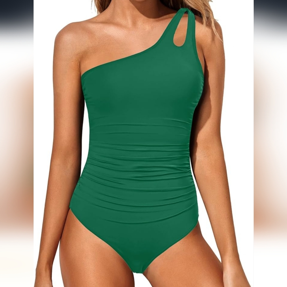 PLUS SIZE Green One-Shoulder Swimsuit